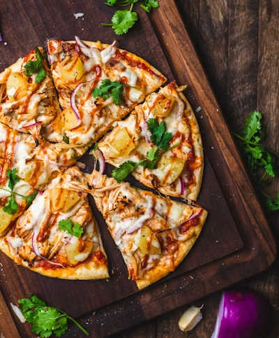Sajian roti dan camilan manis