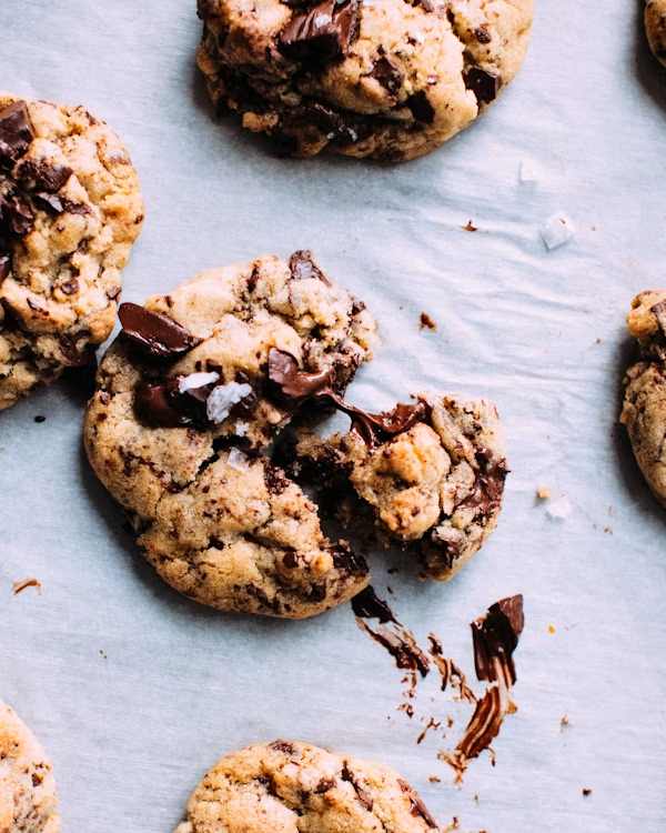 Aneka kue kering dan cookies